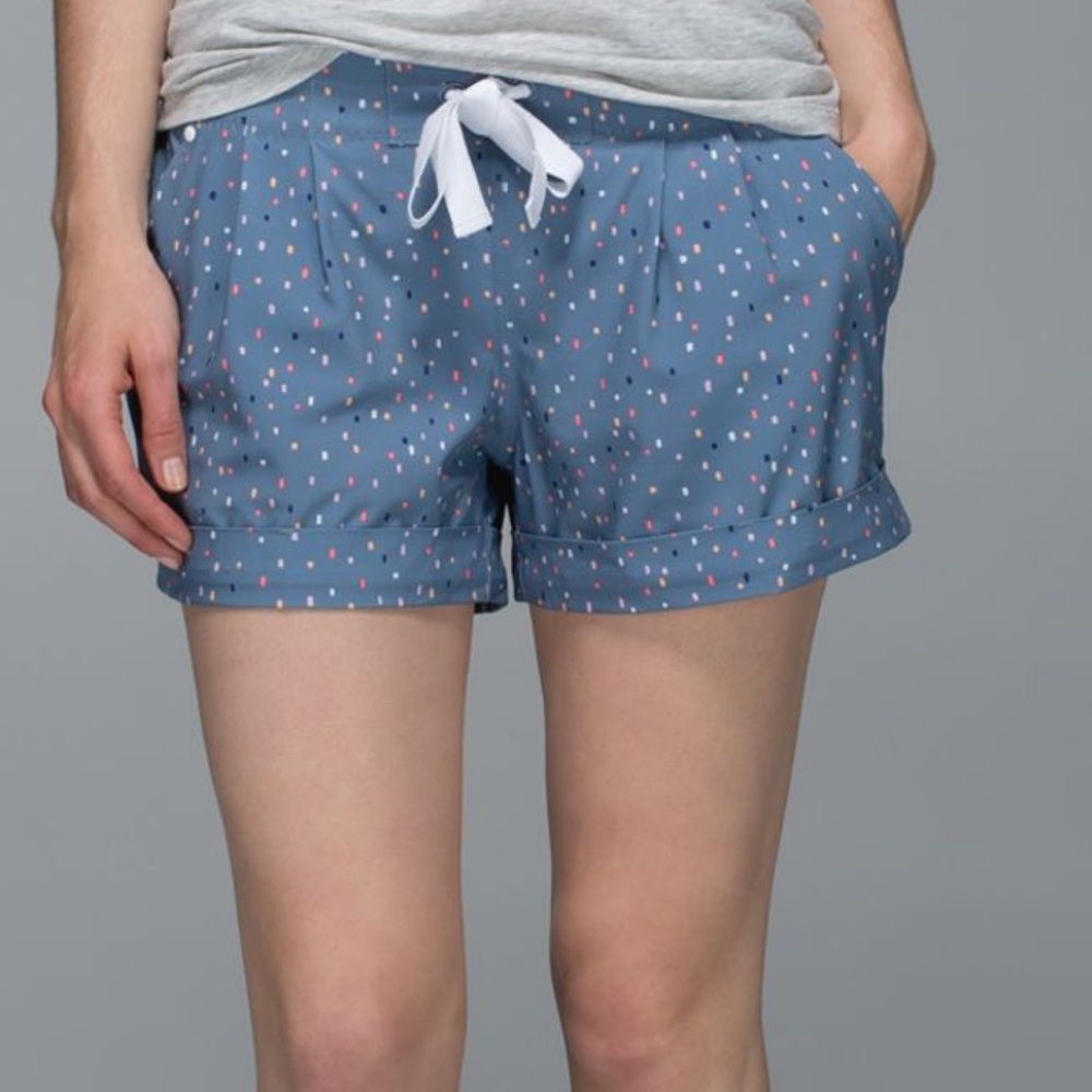Lululemon Spring Break Away Short; Sz6; W7C71S